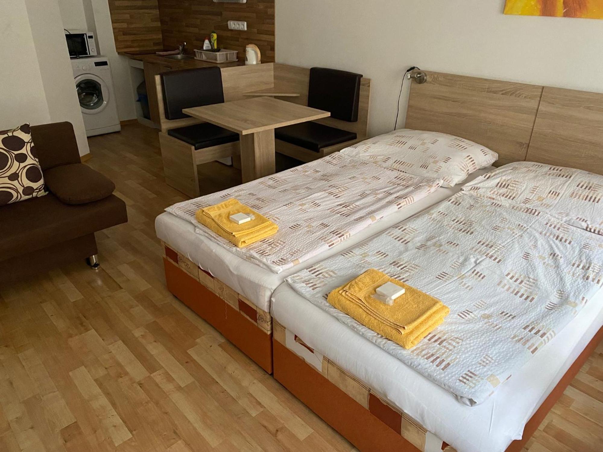 Apartmany - Penzion Smetanka Ceske Budejovice Eksteriør billede