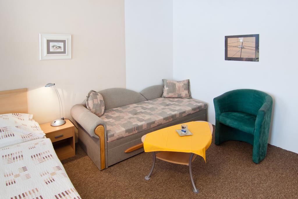 Apartmany - Penzion Smetanka Ceske Budejovice Eksteriør billede